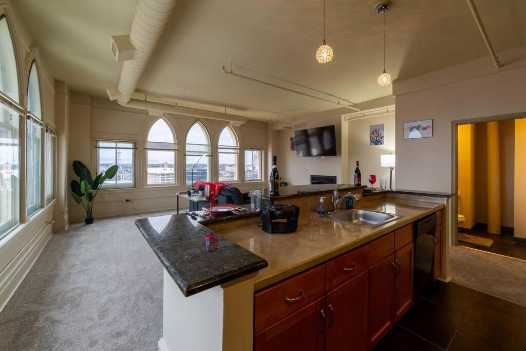 King Bed W/ Panoramic Views Of Dt! Apartment Rochester Exterior photo